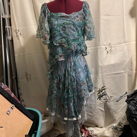 Dress, med, L’Pogee. Green with lace trim on underskirt - Picture 4 of 5